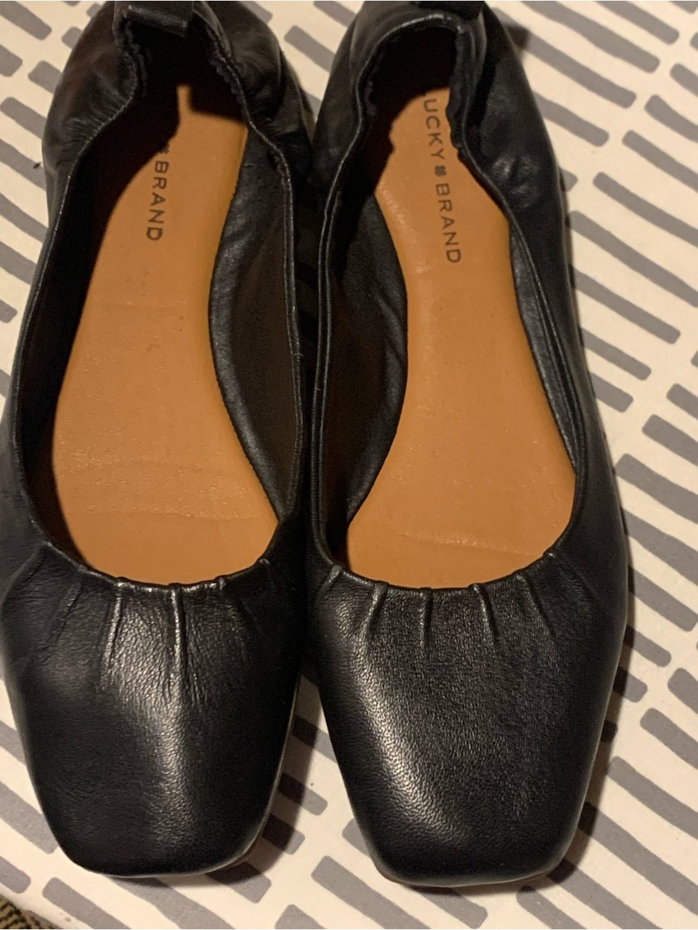 Lucky Brand Black Leather Flats Type is LP-Giorga. Square gathered toe.